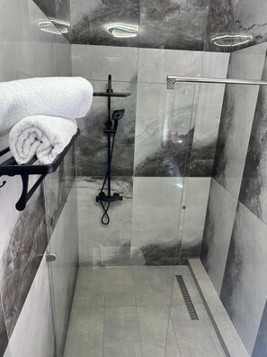 Deluxe Room, City View | Bathroom | Shower, free toiletries, slippers, towels