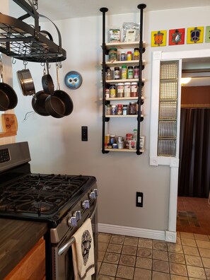 Interior - Funky musical cottage near Lake Michigan PET Friendly!!! (Norton Shores)