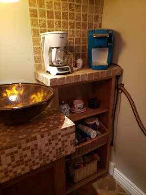 Interior - Funky musical cottage near Lake Michigan PET Friendly!!! (Norton Shores)