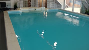 Piscina interna, piscina aquecida