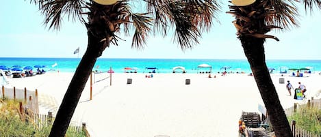 Una spiaggia nelle vicinanze, teli da spiaggia