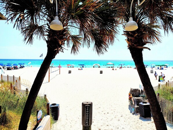 Una playa cerca, toallas de playa