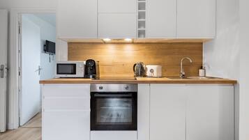 Mikroaaltouuni, uuni, liesi, astianpesukone