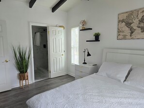 4 bedrooms, desk, iron/ironing board, travel cot
