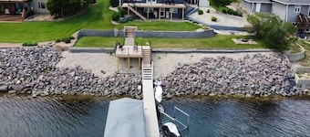 New Deck|Fishing|Lakeside|FamFriendly|RVHookup