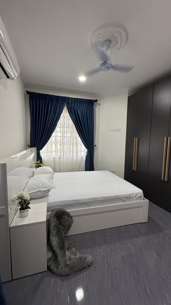 2 habitaciones, tabla de planchar con plancha, wifi y ropa de cama 
