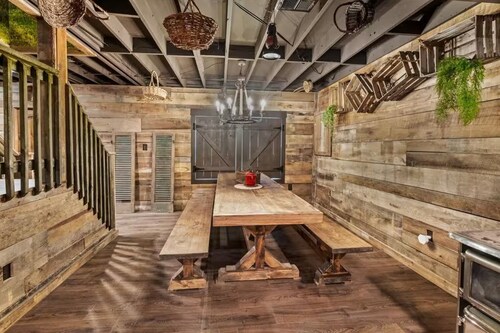 Hagrid's Escape Hut & 2 Escape Rooms Sleeps 15+