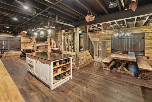 Hagrid's Escape Hut & 2 Escape Rooms Sleeps 15+