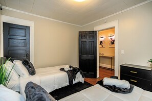 3 室のベッドルーム、アイロン / アイロン台、WiFi、ベッドシーツ