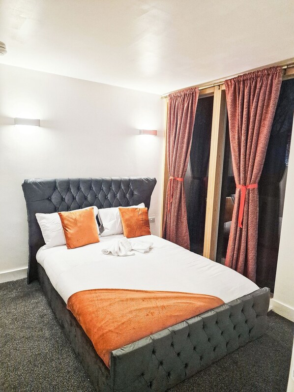 4 chambres, fer et planche à repasser, lit parapluie, Wi-Fi gratuit