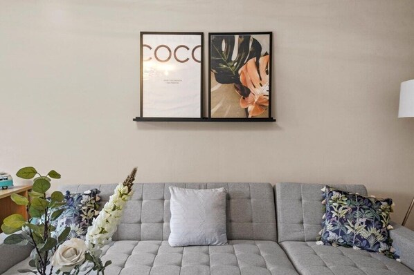 Interior - Welcoming 3 Bed house Sleeps 6, with Parking (West Northamptonshire)