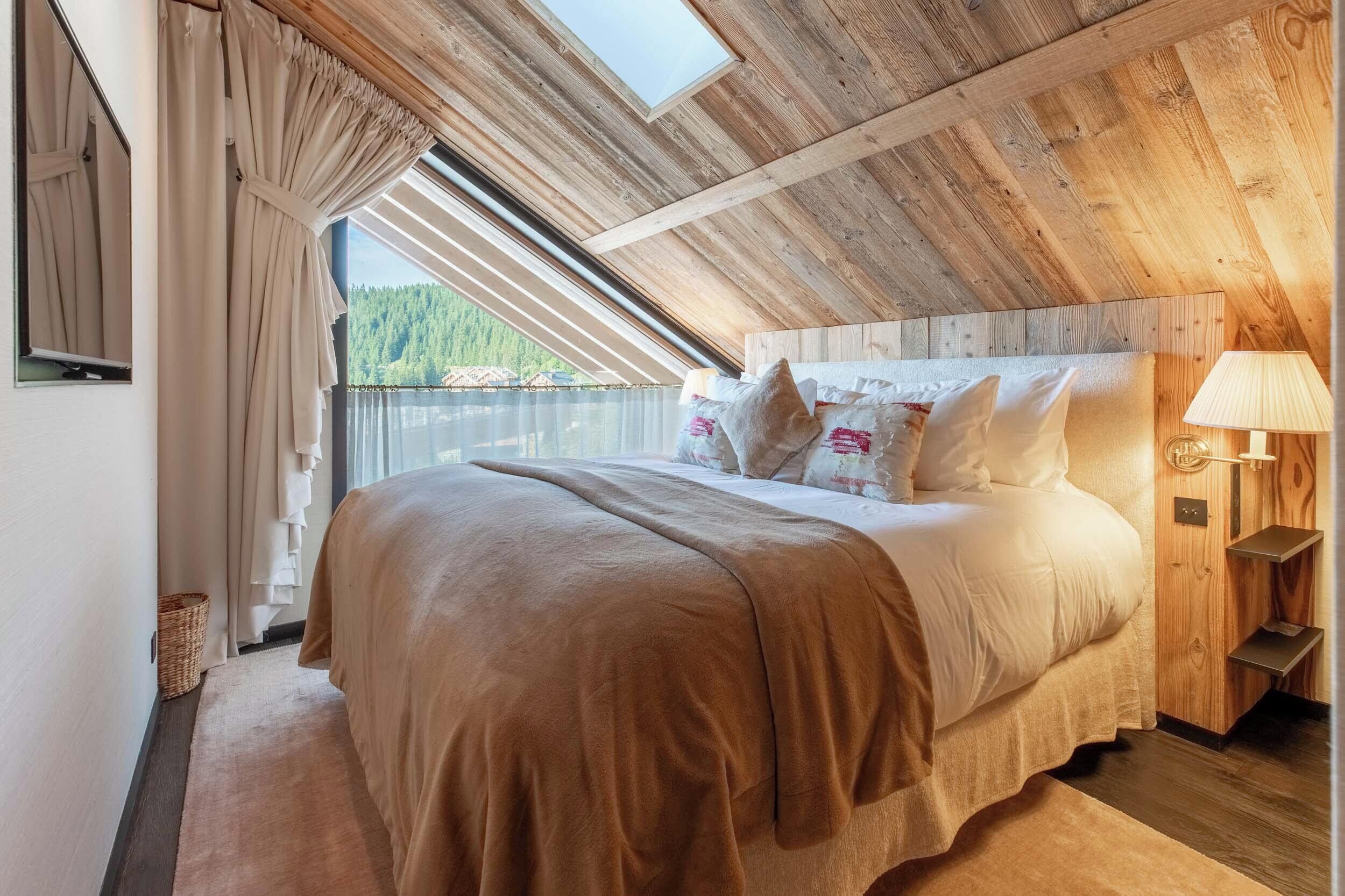 5 bedrooms, WiFi, bed sheets