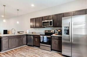 Micro-ondes, four, plaque de cuisson, lave-vaisselle