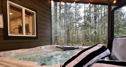 Mt Rainier Getaway | Hot Tub, Fire Pit, EV