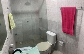Shower, towels, soap, toilet paper - Apartment with 2 beds  (Liberdade Boa Vista)