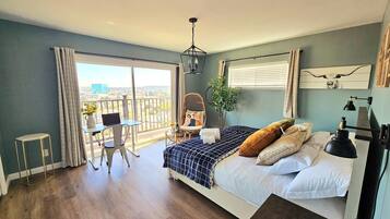 3 slaapkamers, een strijkplank/strijkijzer, wifi, beddengoed