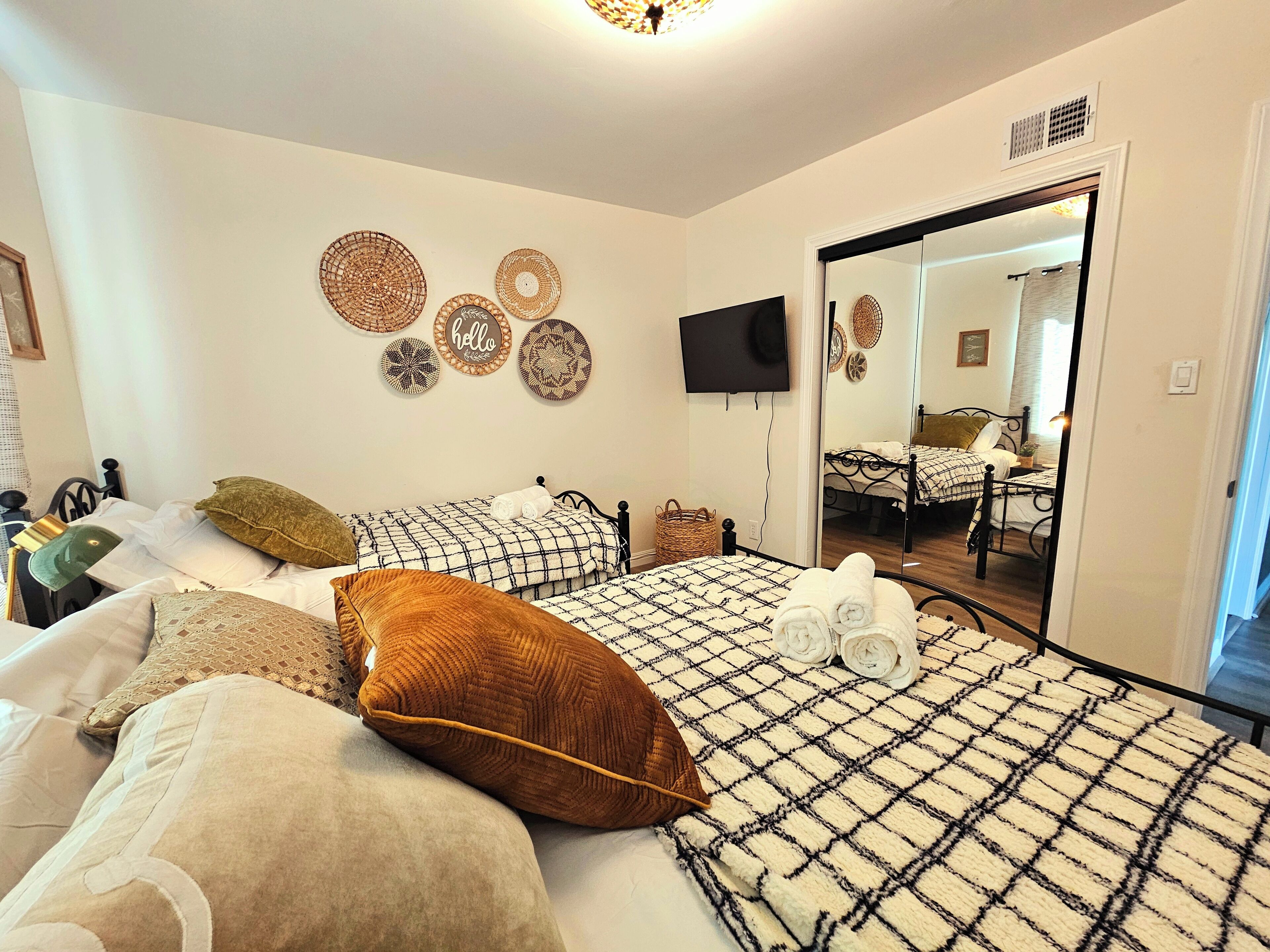 3 bedrooms, iron/ironing board, WiFi, bed sheets