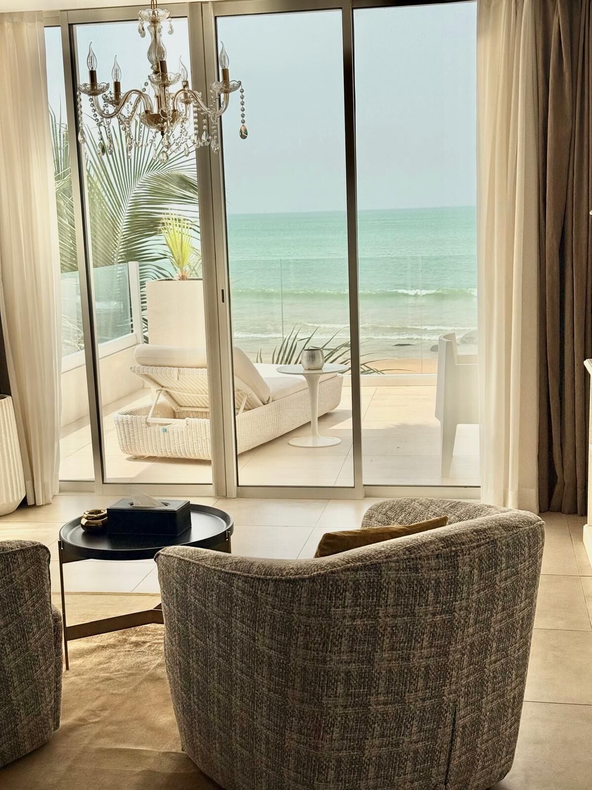 高档床上用品、羽绒被、迷你吧、客房内保险箱