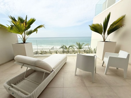 1 bedroom, premium bedding, down comforters, minibar
