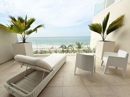 Premium bedding, down comforters, minibar, in-room safe