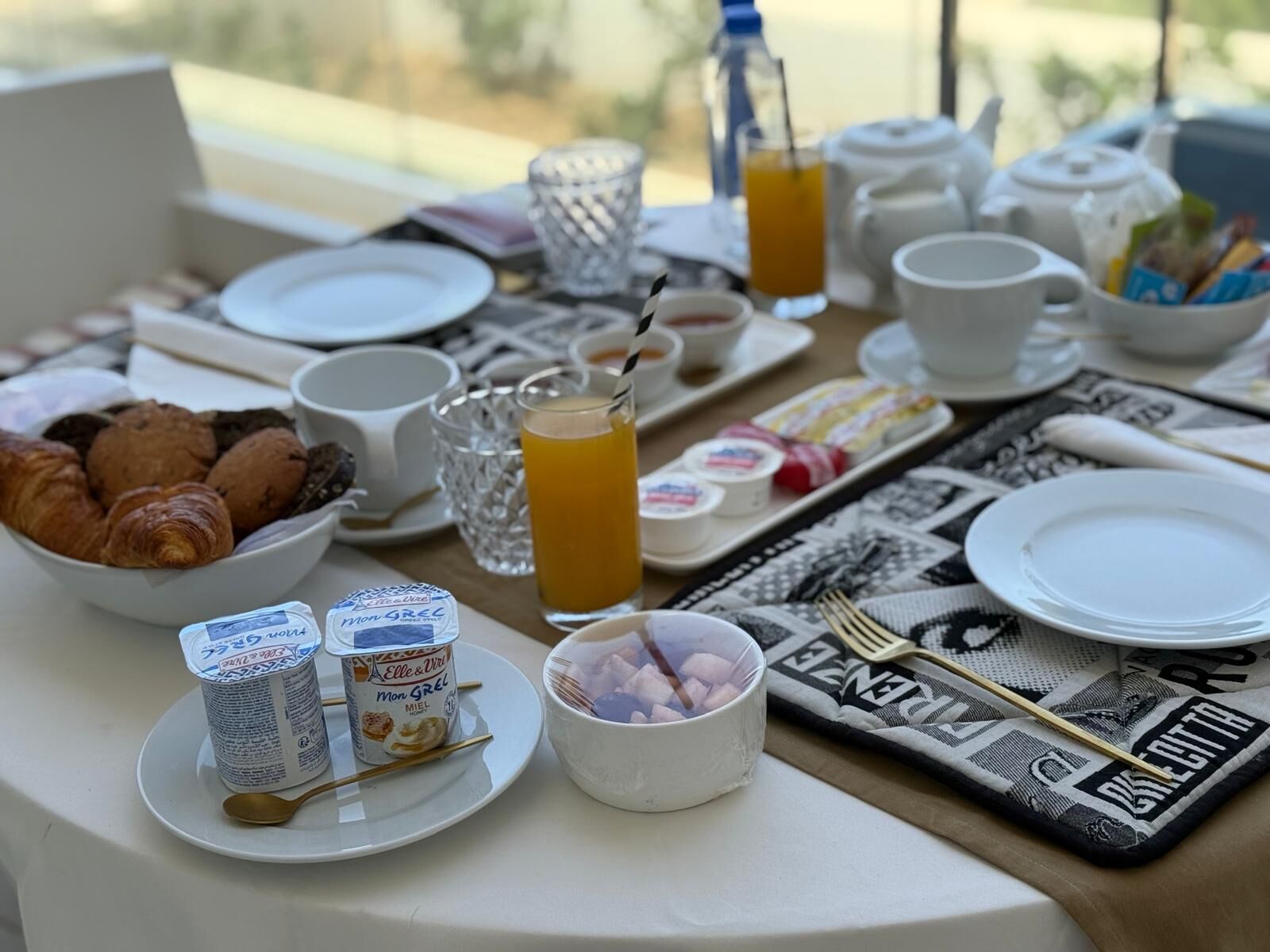 تناول الطعام داخل الغرفة