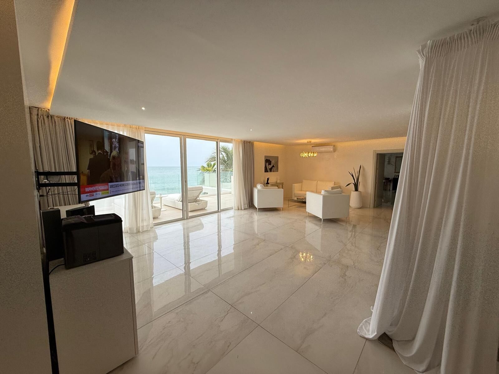 Exclusive Studio Suite, Non Smoking, Ocean View | Living area