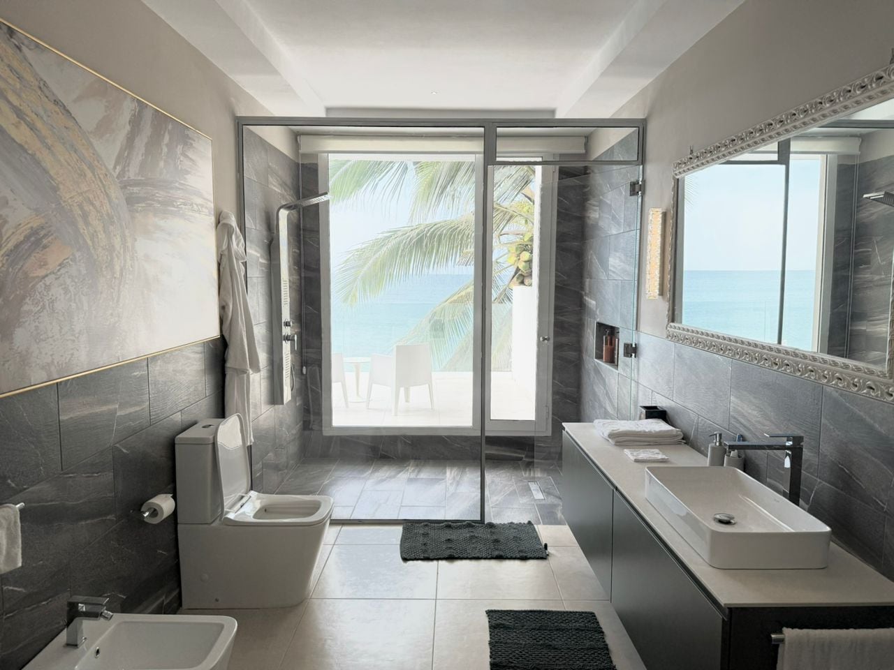 小型套房, 海滩景观 | 浴室 | 淋浴设施、吹风机、浴袍、毛巾