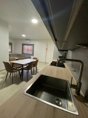 Superior Apartment | Private kitchen | Electric kettle - kappasplace hendrika J.veldkampstraat55A (Paramaribo)