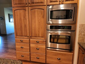 Interior - Private and spacious 6 bedroom high end house in beautiful Victor, Sleeps 16! (Victor)