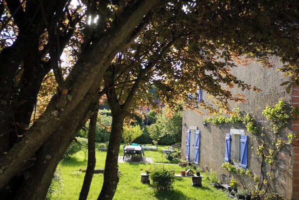 Property grounds - Gîte de groupe 12 personnes, le nid qui danse in the countryside near Vesoul nature (Baignes)
