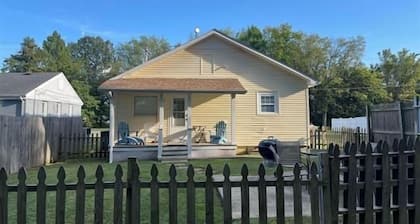 NEW! Midtown Bliss- 2 bed house with WiFi, within 5 minutes of Downtown Paducah