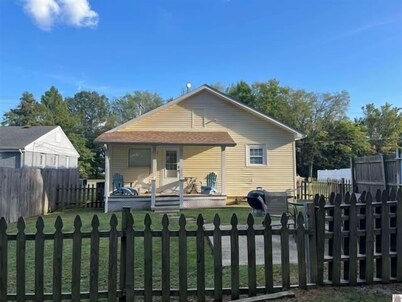 NEW! Midtown Bliss- 2 bed house with WiFi, within 5 minutes of Downtown Paducah