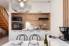 Refrigerador, microondas, horno y lavavajillas 
