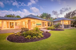 4 bedrooms - Anini Beachfront Home (Kilauea)