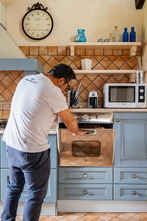 Kylskåp, ugn, spishäll och diskmaskin