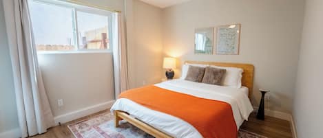3 Schlafzimmer, Schreibtisch, Bügeleisen/Bügelbrett, Reisekinderbett
