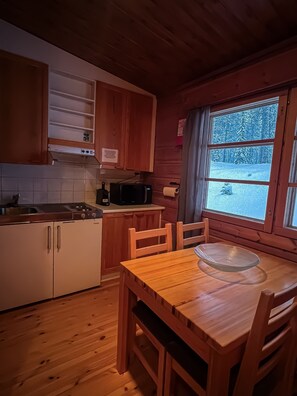 Fridge, microwave, stovetop, cookware/dishes/utensils
