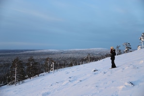 Guests can enjoy winter activities in the surrounding snow-covered landscape.