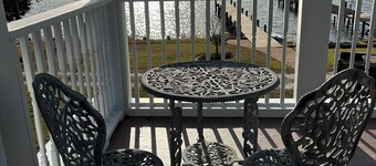 Harbor Master-Waterfront 3 bedroom home with endless pool pickleball fenced yard