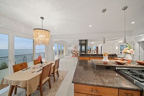 House | 6 bedrooms - Waterfalling Estate in Ninole (Ninole)