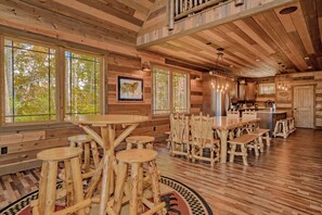 Dining - NEW Cabin Heated Pool/Mountain Views/Hot Tub/Arcade/Theatre Room/Air Hockey (Sevierville)