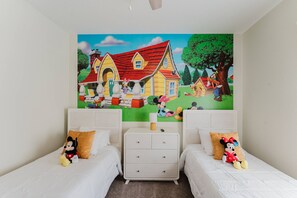 5 bedrooms, iron/ironing board, WiFi, bed sheets - Last Minute Disney Getaway! Private Pool & Themed Bedrooms. Book Now! #122403 (Orlando)