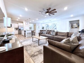 Smart TV - Last Minute Disney Getaway! Luxury Villa with Private Pool & Game Room. Book Now! WIR68 (Orlando)