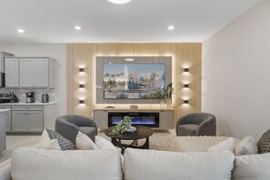 Smart TV, table football - Last Minute Disney! Private Pool, Hot Tub, Game Room & Themed Bedrooms. Book Now! #125755 (Orlando)