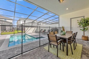A heated pool - Disney Getaway! Private Pool & Themed Bedrooms. Book Now! #WC22 (Orlando)
