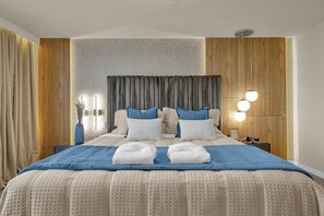 5 bedrooms, iron/ironing board, WiFi, bed sheets