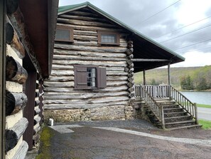 Exterior - Historic Alpine Lakeside Manor (Terra Alta)