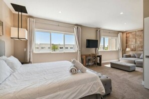3 chambres, fer et planche à repasser, Wi-Fi, draps fournis