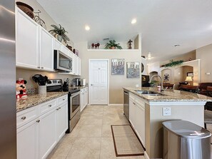 Fridge, microwave, oven, stovetop - Last Minute Disney Getaway! Private Pool, Hot Tub & Game Room. Book Now! #121863 (Orlando)