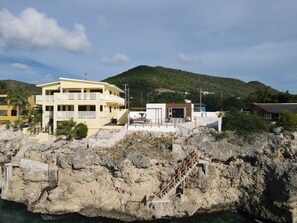 Exterior - Luxury Oceanfront Retreat with Panoramic Views and Modern Comforts (Lagun)